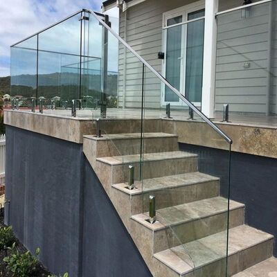 Modern and Sleek Glass and Stainless Steel Handrail