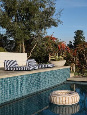 Easy Assembly Modern Outdoor Furniture For Villa Garden And Restaurant