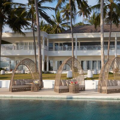 Modern Outdoor Furniture Set with UV-Resistant PE Rattan, 6-Piece